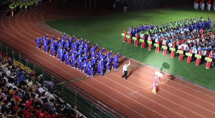 Diễu hành tại Lễ khai mạc Hội khỏe Phù Đổng toàn quốc lần thứ X.