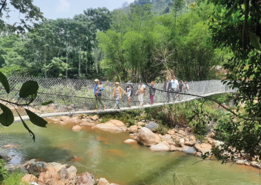 thầy giáo vùng cao xây cầu treo giếng nước cho học trò