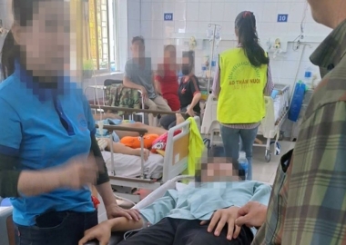 Nam sinh bị đánh hội đồng đang được theo dõi và điều trị tại bệnh viện