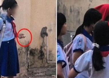 Nhóm nữ sinh tiểu học hút thuốc trong sân trường
