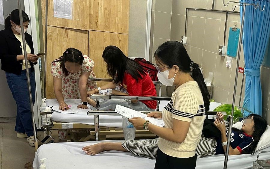 Các học sinh phải nhập viện điều trị ở Bệnh viện quận 11