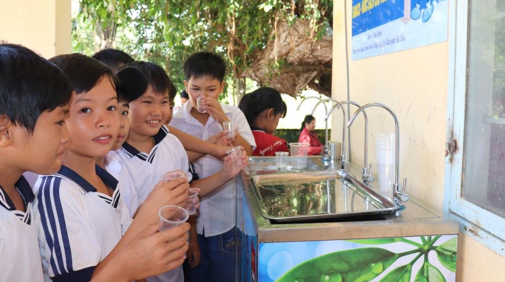 Cung cấp nước uống tại vòi ở TP.HCM cho học sinh