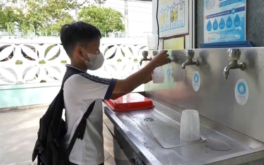 Học sinh được tiếp cận nước sạch và tăng nhận thức về vệ sinh môi trường