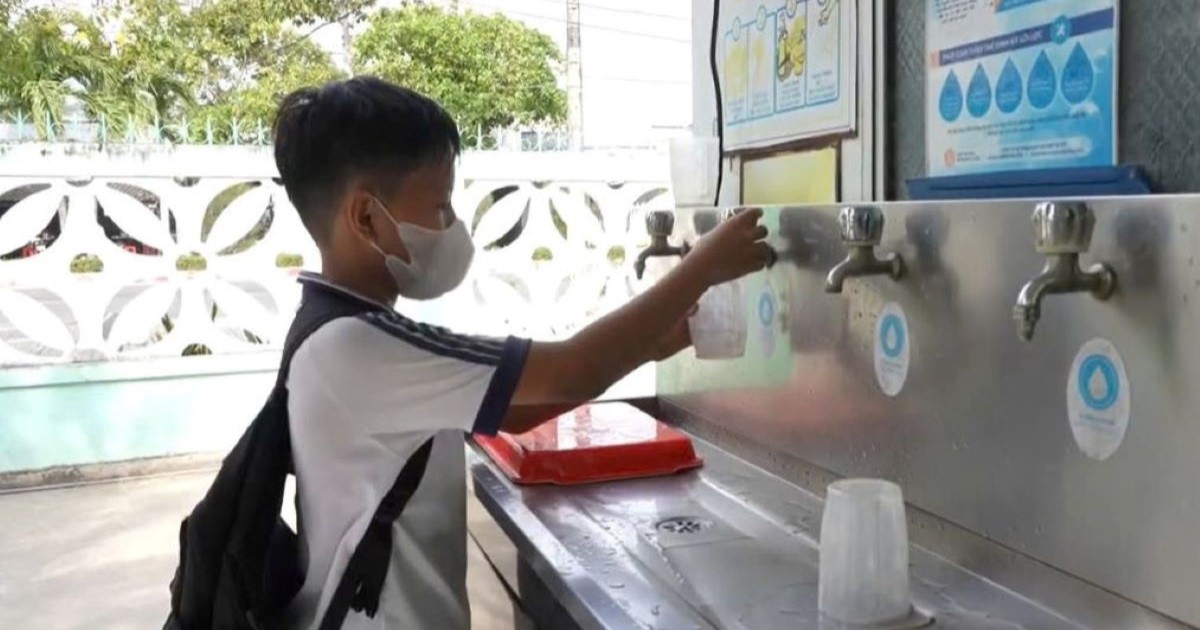 Học sinh được tiếp cận nước sạch và tăng nhận thức về vệ sinh môi trường