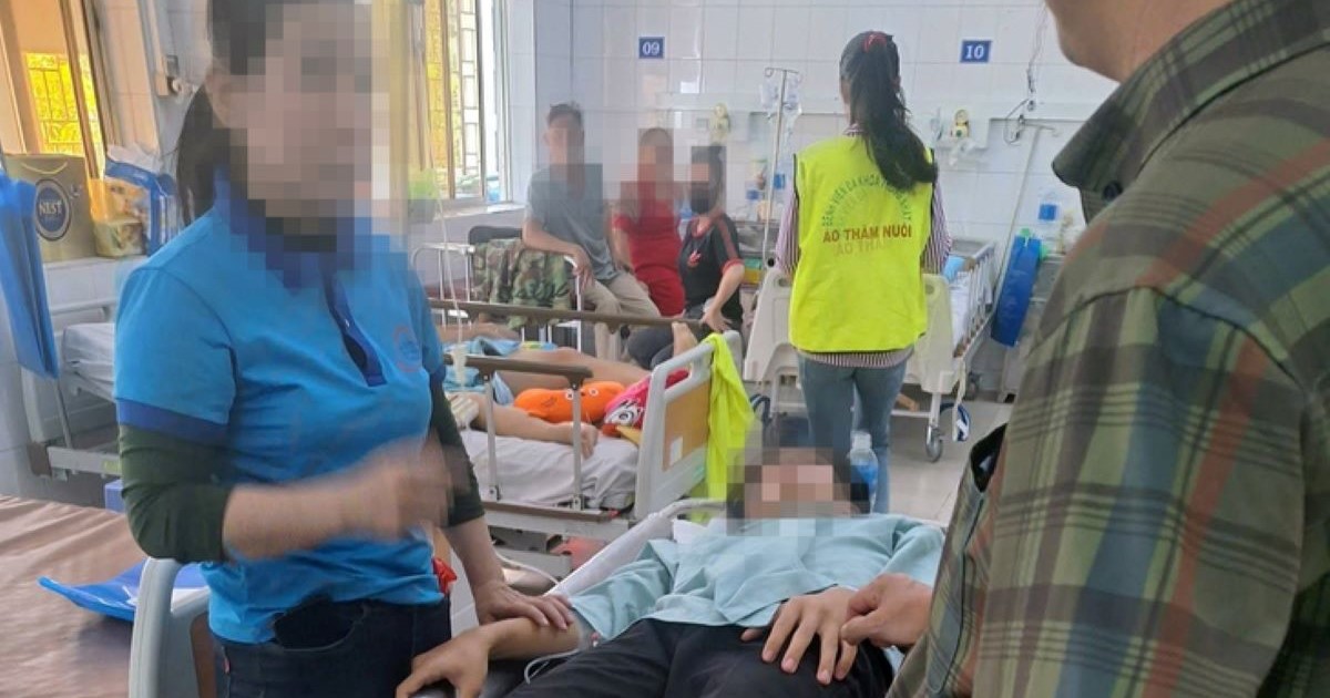 Nam sinh bị đánh hội đồng đang được theo dõi và điều trị tại bệnh viện