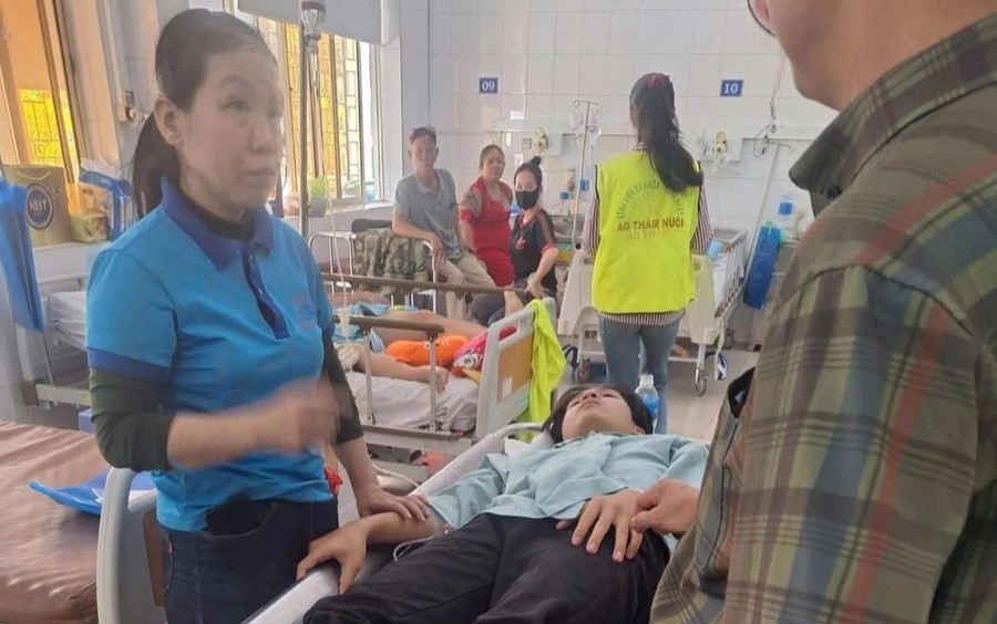 Nam sinh bị đánh hội đồng đang điều trị tại Bệnh viện Đa khoa Thống Nhất Đồng Nai.