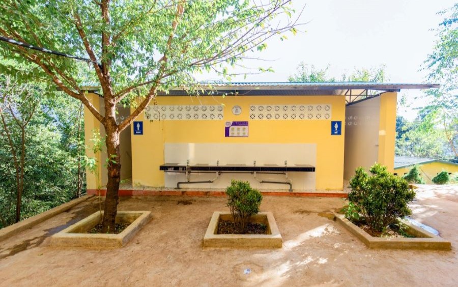Nhà vệ sinh được xây theo tiêu chuẩn của Bộ Giáo dục và Đào tạo tại huyện Mù Cang Chải, Yên Bái.Ảnh: Lê Tùng