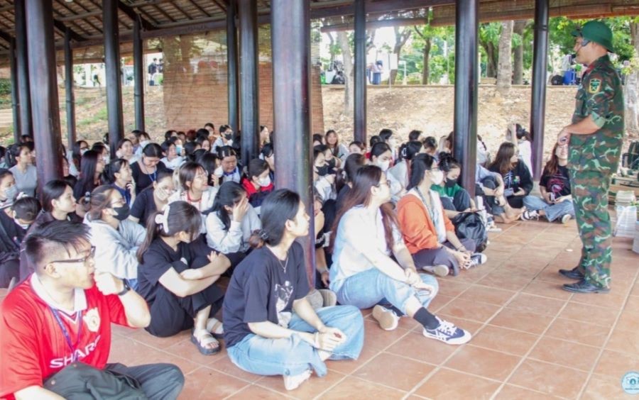 Sinh viên Đại học Luật TP HCM tham gia khóa học Giáo dục Quốc phòng và an ninh