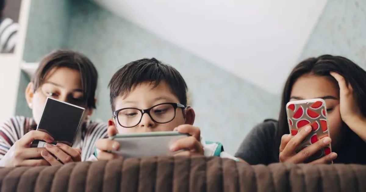 Tác hại của màn hình điện tử đối với sức khỏe tâm thần trẻ em