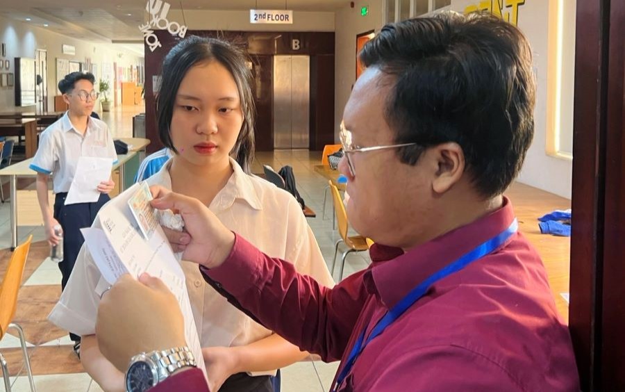 Thí sinh tại điểm thi Trường Đại học Quốc tế, Đại học Quốc gia TPHCM