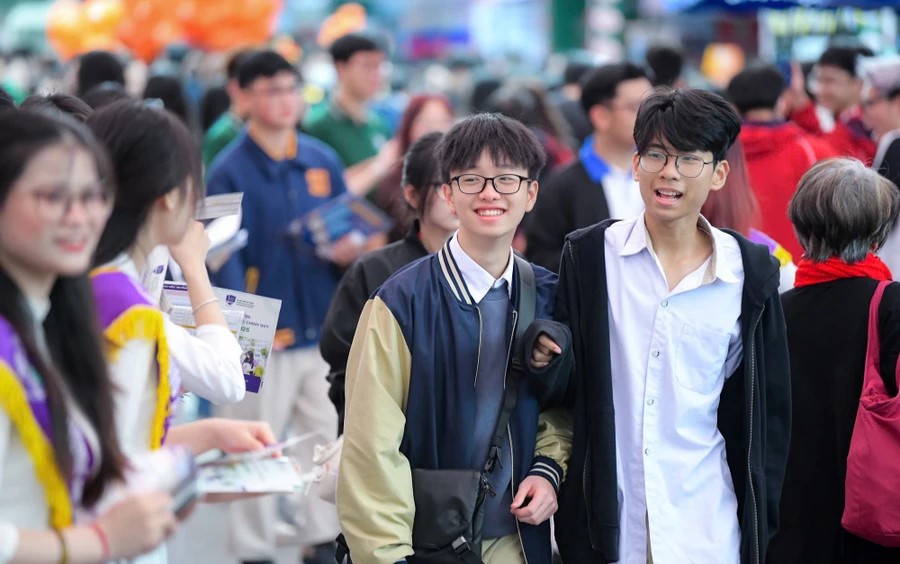 Thí sinh tham dự Ngày hội tư vấn tuyển sinh, hướng nghiệp năm 2025.