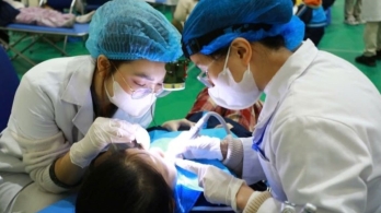 Chăm sóc sức khoẻ răng miệng cho 1.300 học sinh