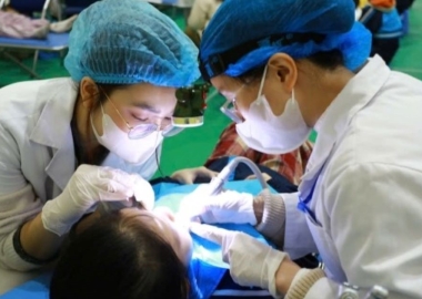 Chăm sóc sức khoẻ răng miệng cho 1.300 học sinh