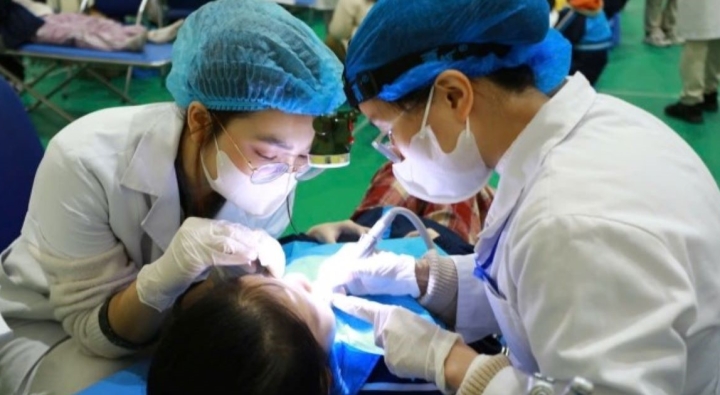 Chăm sóc sức khoẻ răng miệng cho 1.300 học sinh