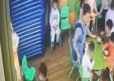 'Lá chắn' nào bảo vệ học sinh khỏi bạo hành từ giáo viên?