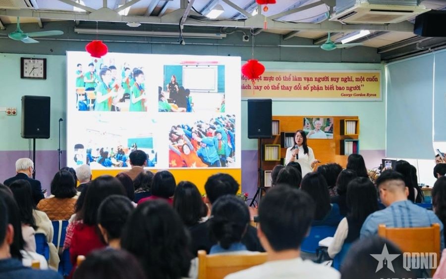 Các chuyên viên tâm lý học đường chia sẻ kinh nghiệm. 