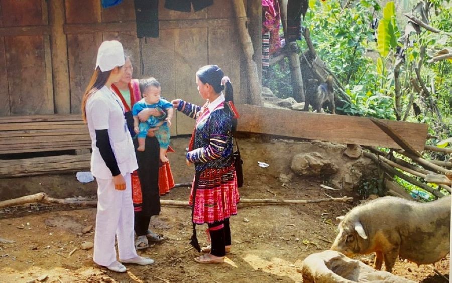 Mô hình Cô đỡ thôn, bản tham gia công tác dân số và thực hiện các chương trình y tế hỗ trợ đồng bào dân tộc thiểu số.