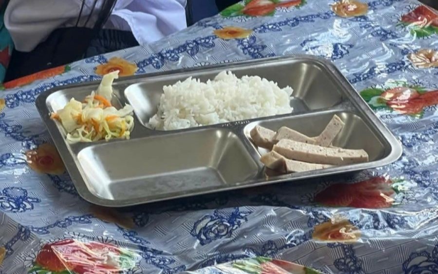 Suất ăn bán trú của học sinh Trường Tiểu học Núi Thành - Đà Nẵng gây xôn xao mạng xã hội