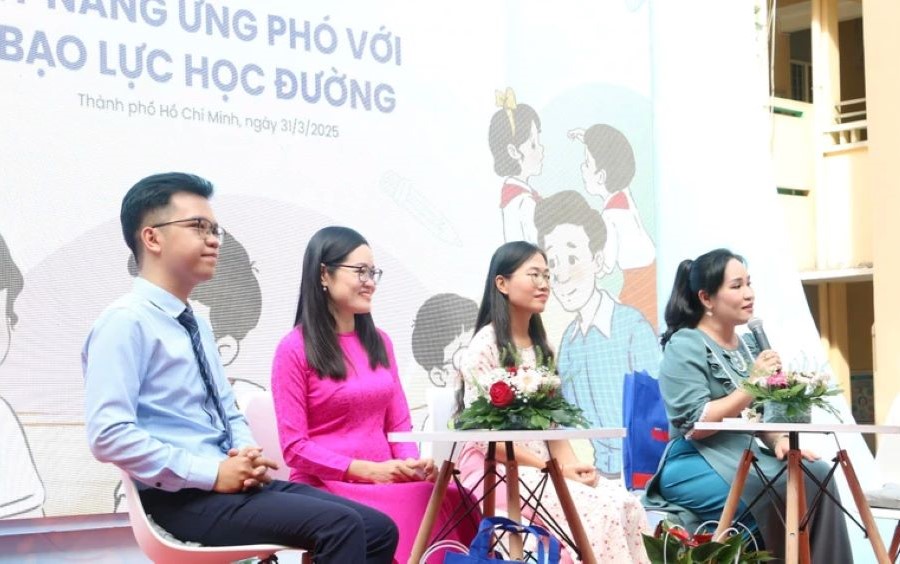 Tiến sĩ tâm lý Tô Nhi A chia sẻ tại buổi giao lưu