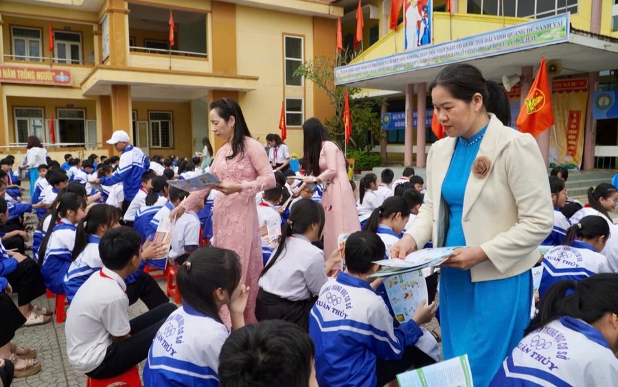Tỉnh Quảng Bình chú trọng tuyên truyền phòng chống dịch trong trường học.