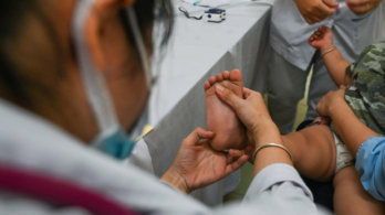 TP.HCM: Ca mắc tay chân miệng tăng 49%, nhiều trẻ nhập viện