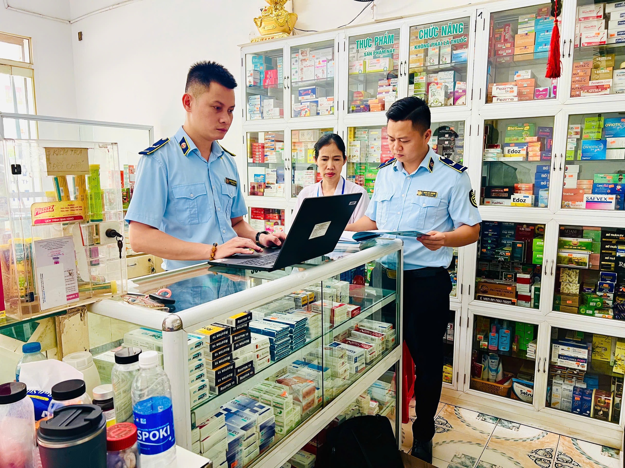 Bộ Y tế ra quân kiểm tra đột xuất hàng giả trong lĩnh vực y tế