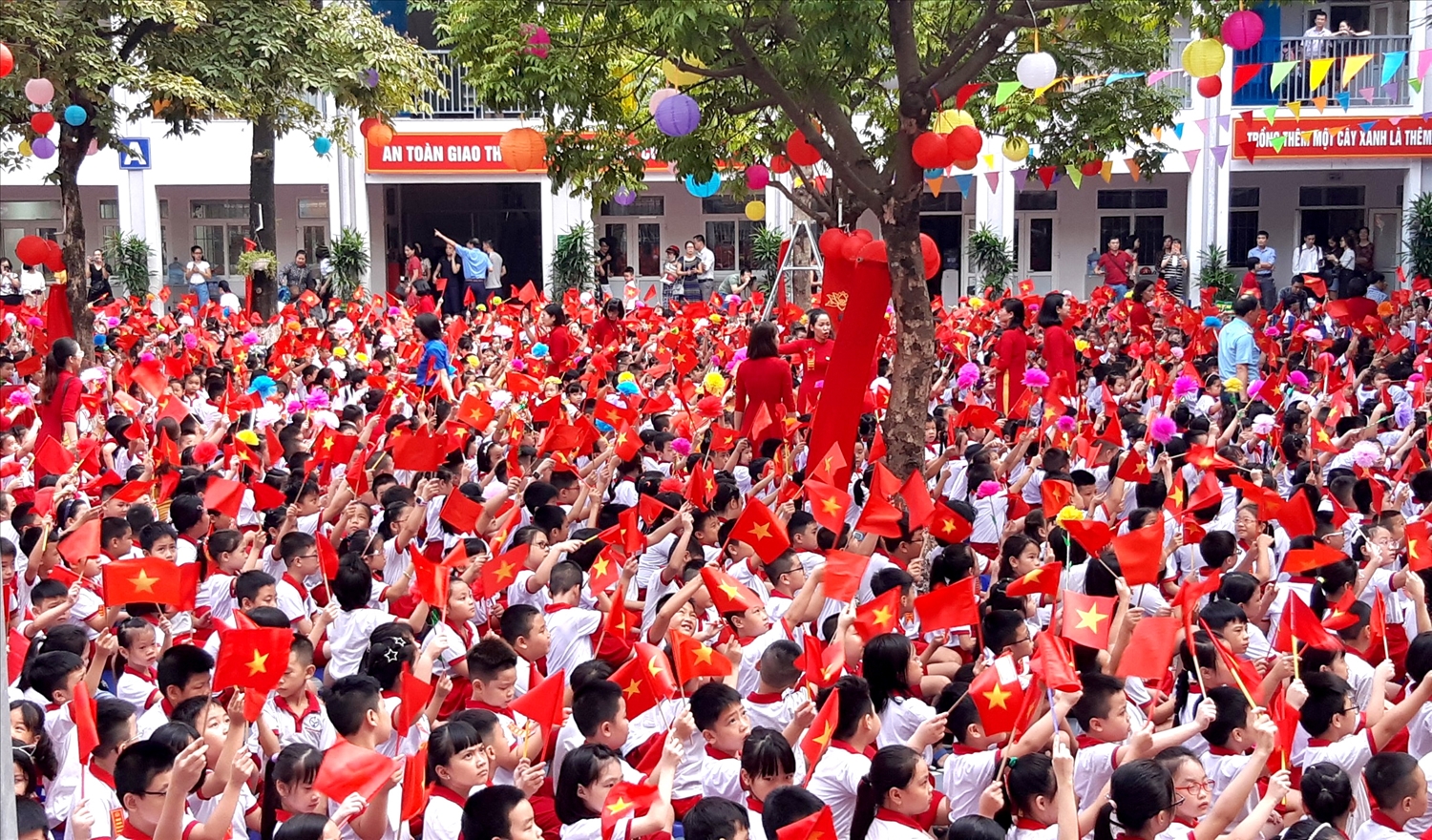 Cả nước đồng loạt khai giảng năm học 2025–2026 từ mầm non đến đại học vào ngày 5/9